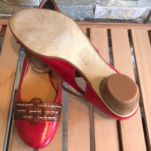 Everybody Women's Landino Mary Jane Pump - Picture 8 of 8